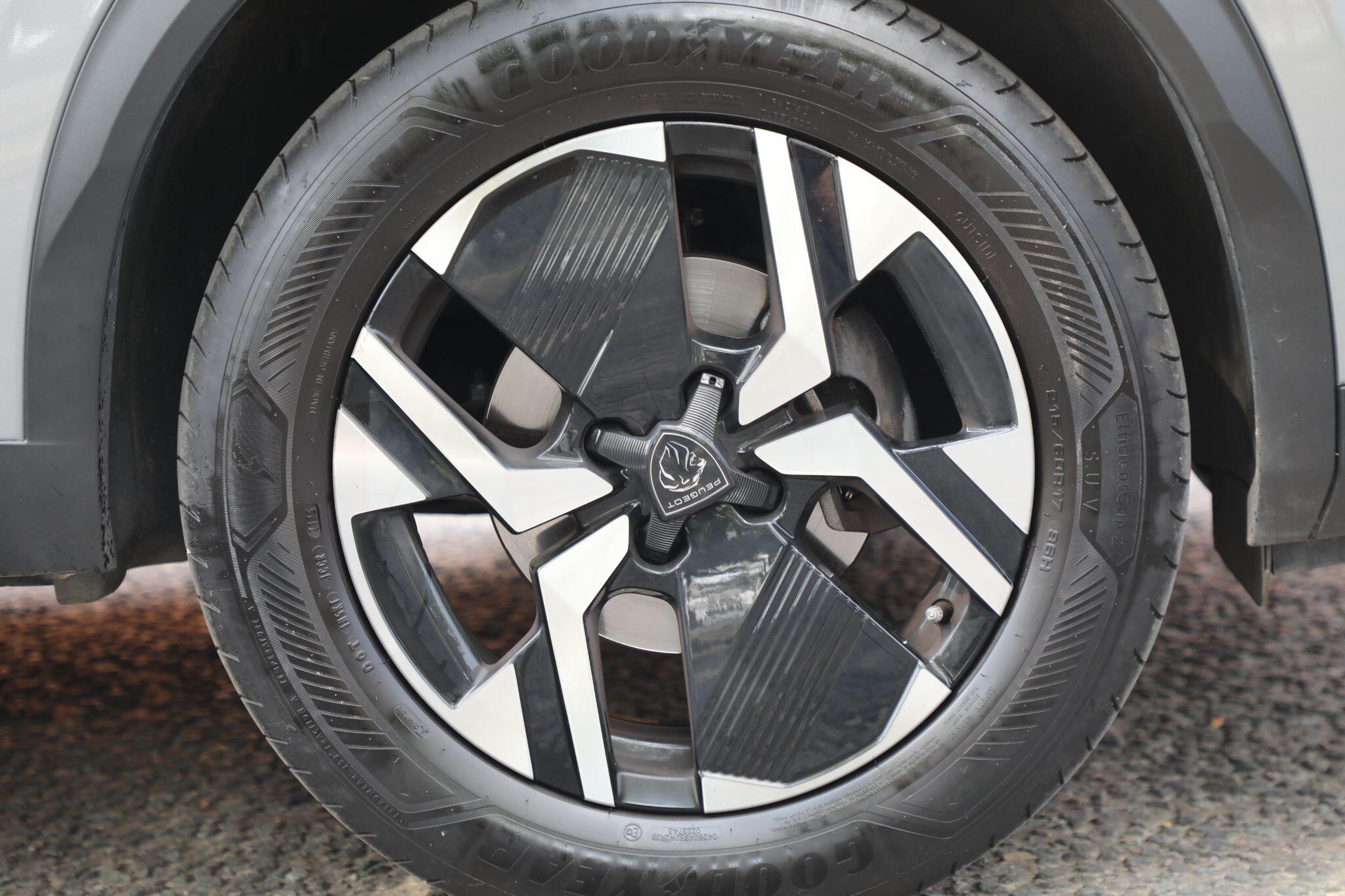 Large vehicle image